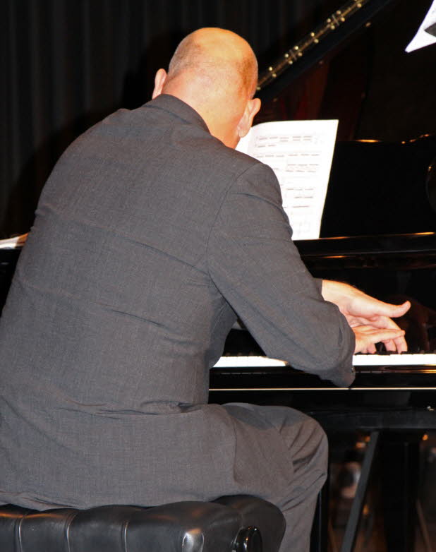 Wolfgang Weller_playing_his_Etude_op